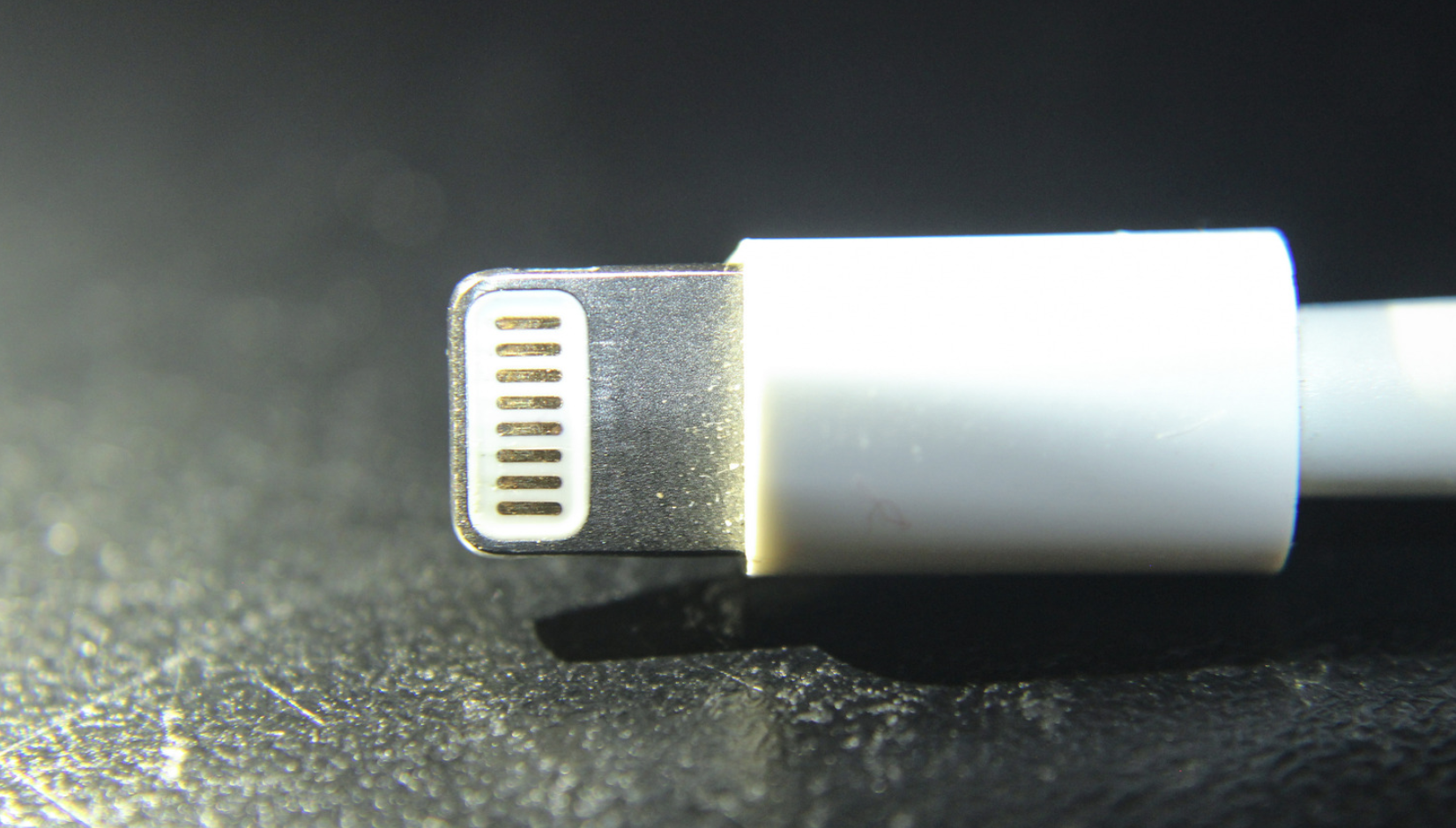Apple se ve obligado a abandonar el conector Lightning en iOS 15: ¿Una decisión innovadora o de último recurso?